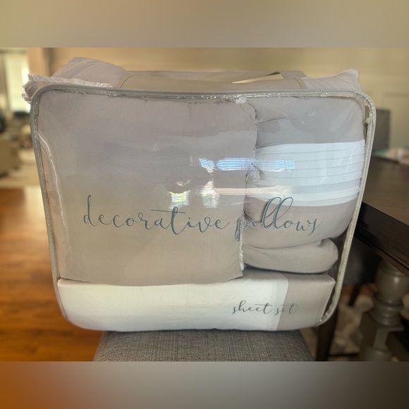 🎉LAST CHANCE🎉DREAM STORIES 10Pc Extra Soft Solid Comforter Set - Picture 14 of 15